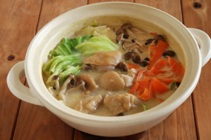 鶏とキャベツの豆乳鍋