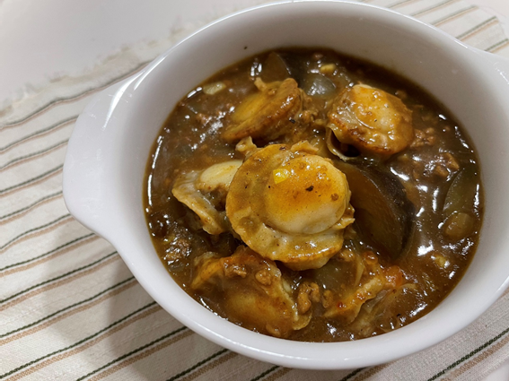 ベビーホタテとなすのカレー