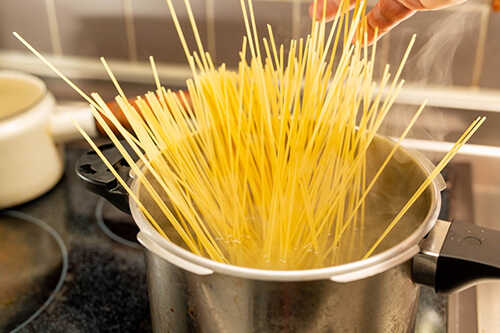 パスタを美味しくゆでるには？