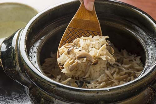 炊き込みご飯とおこわの違いとは?