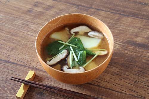レシピ|しいたけとじゃがいものお味噌汁