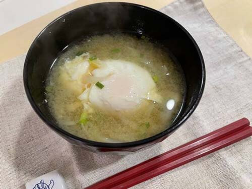 玉ねぎと卵のおみそ汁