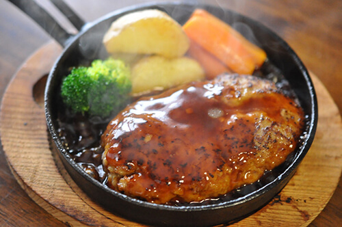 ハンバーグとはどんな料理?