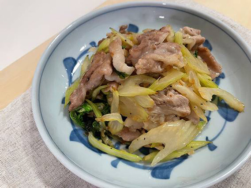豚肉とセロリのにんにく炒め