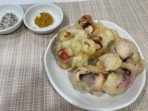 たこの天ぷらとたことねぎのかき揚げ